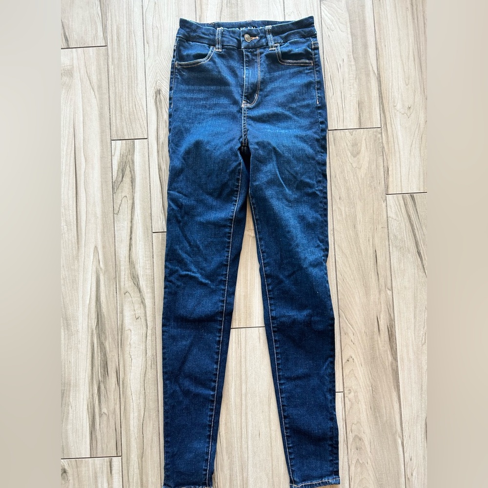 Skinny blue jeans